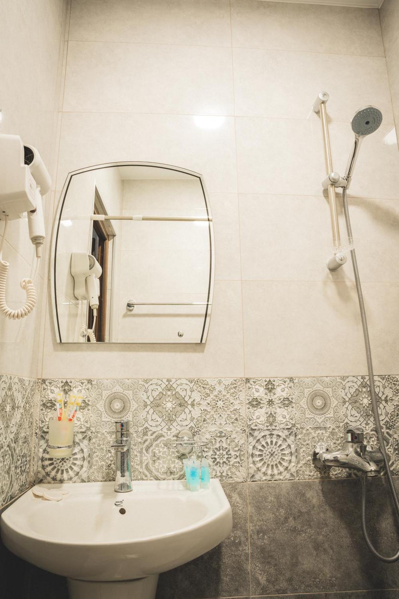 Hh Hotel Tbilisi Eksteriør billede