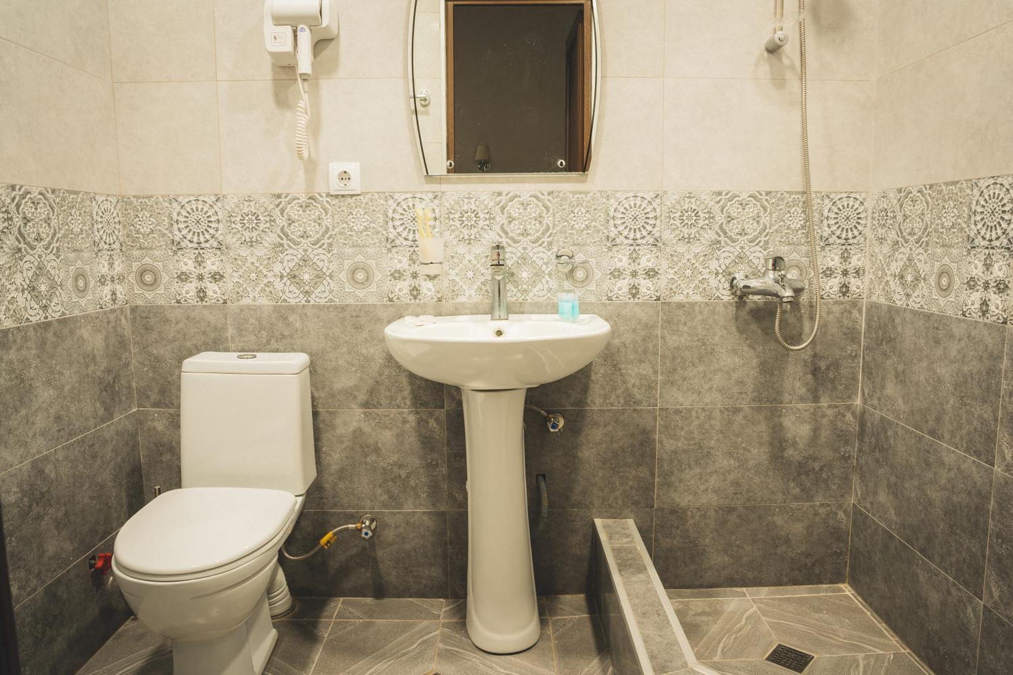 Hh Hotel Tbilisi Eksteriør billede
